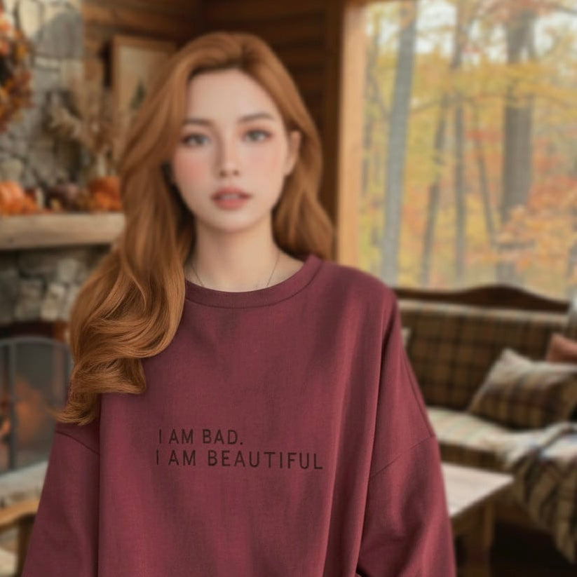 Sweatshirt för dam – “I AM BAD. I AM BEAUTIFUL.” (Loose Fit)